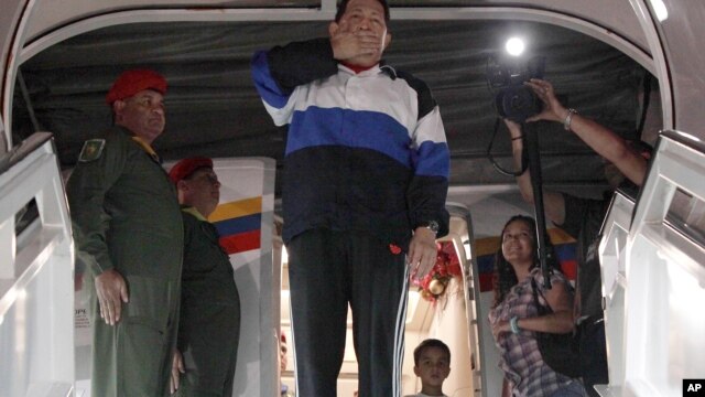 Es incierto cuándo regresará Chávez a Venezuela, tiene de por medio su juramento como presidente en enero 10.  
