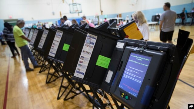 Máy bỏ phiếu điện tử tại Columbus, bang Ohio, Hoa Kỳ.