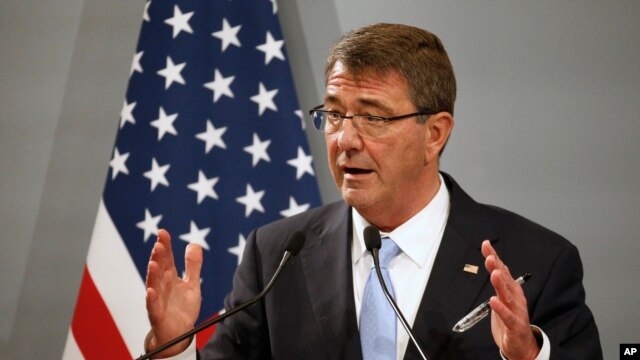 Bộ trưởng Quốc phòng Hoa Kỳ Ashton Carter.