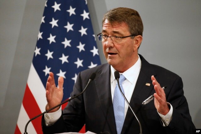 U.S. Defense Secretary Ash Carter attends a news conference at the French Defence Ministry in Paris, France, Jan. 20, 2016.