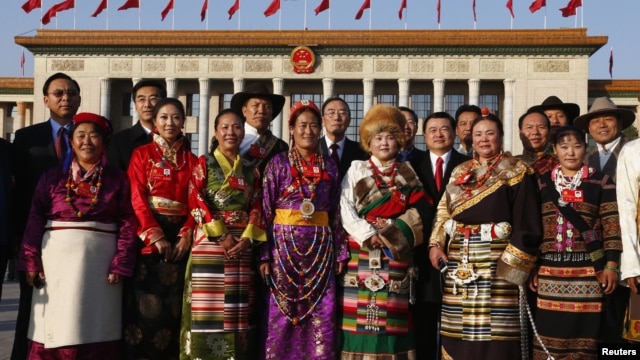བོད་རང་སྐྱོང་ལྗོངས་ཀྱི་རྒྱ་ནག་གུང་ཁྲན་དམར་ཤོག་ཚོགས་པའི་འཐུས་མི།