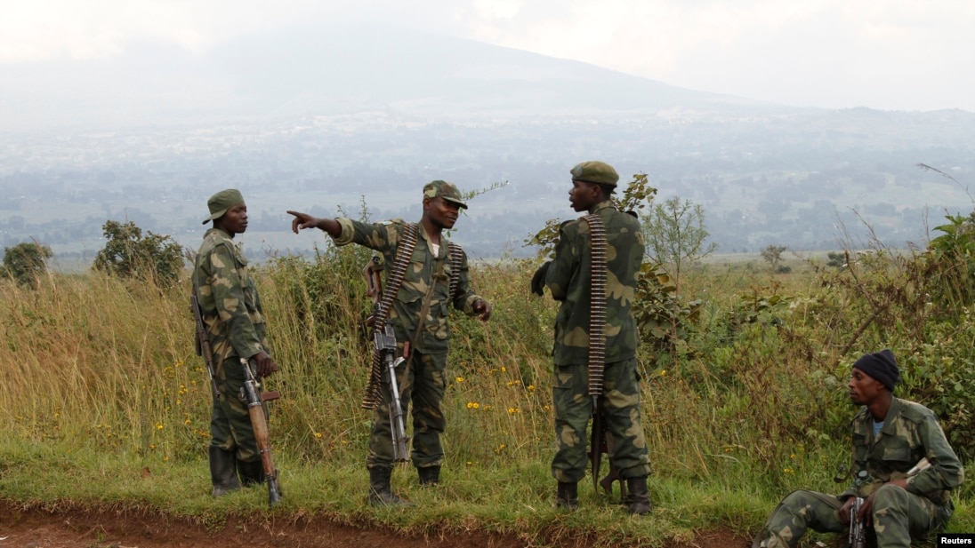 Soldiers from the Democratic Republic of Congo (DRC) rest near the town of Kibumba at its border with Rwanda after fighting broke out in the Eastern Congo town, June 11, 2014.