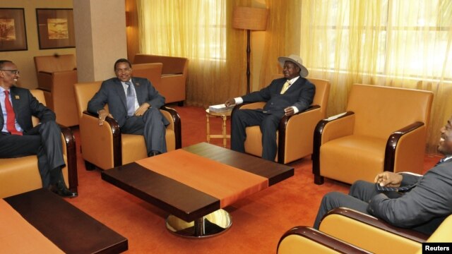 Marais wa Rwanda Paul Kagame, Jakaya Kikwete wa Tanzania, Yoweri Museveni wa Uganda na Joseph Kabila wa Congo mjini Kampala Ogusti 7 2012