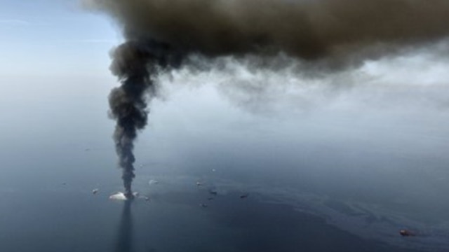 La explosión de Deepwater Horizon causó la muerte a 11 trabajadores y dejó escapar al mar más de 200 millones de galones de petróleo.