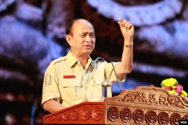 លោក ឱម យិនទៀង ប្រធានអង្គភាពប្រឆាំងអំពើពុករលួយ នៅក្នុង ទិវាអន្តរជាតិប្រឆាំងអំពើពុករលួយ នៅឯរោងមហោស្រពកោះពេជ្រ រាជធានីភ្នំពេញ នៅថ្ងៃពុធ ទី៩ ខែធ្នូ ឆ្នាំ២០១៥។ (ហ៊ាន សុជាតា/ VOA Khmer)