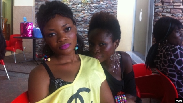 Masia Haliki, 23, left and Vida Sunkari, 26, right, at the food court of the Accra Mall, July 5, 2012. (Laura Burke/VOA)