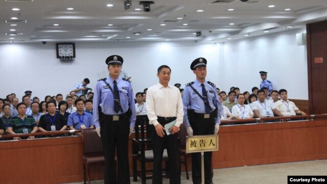 Ông Bạc Hy Lai bị kết án tù chung thân. Tòa án cũng ra lệnh tịch thu tài sản 3 triệu đôla của ông.