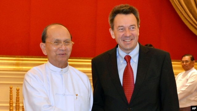 Burma's President Thein Sein with the International Committee of the Red Cross (ICRC) President Peter Maurer during their meeting at Presidential residence in Naypyitaw, Burma, January 14, 2013. 