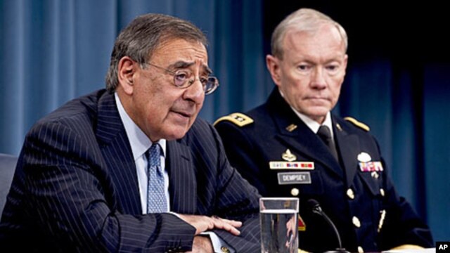 Secretario de Estado da Defesa, Leon Panetta (à esq.) e o General Martin E. Dempsey