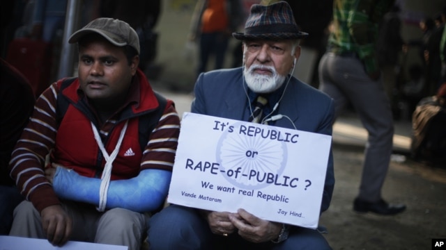 An elderly Indian participates in a protest against gender discrimination and sexual violence in New Delhi, India, Jan. 26, 2013. 
