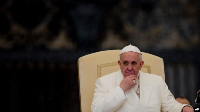 Papa Francis  katika mkutano wa waiki  huko St.Peter's Square Vatikan.