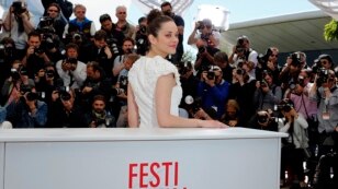  Marion Cotillard poses during a photocall for the film "The Immigrant" at the 66th Cannes Film Festival in Cannes May 24, 2013.   