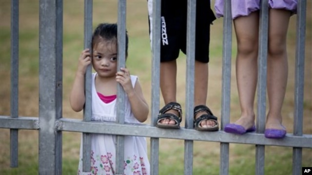 Children of foreign workers gather in a park in Tel Aviv, Israel. (file photo from 2010)