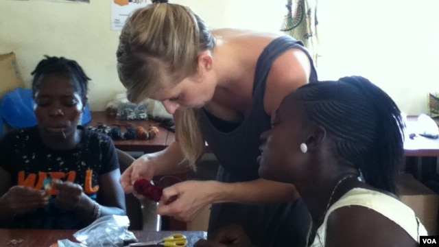 Rikke Clevin Jensen teaching a class to women at the Advocaid office in Freetown, Sierra Leone. (VOA/N.deVries)