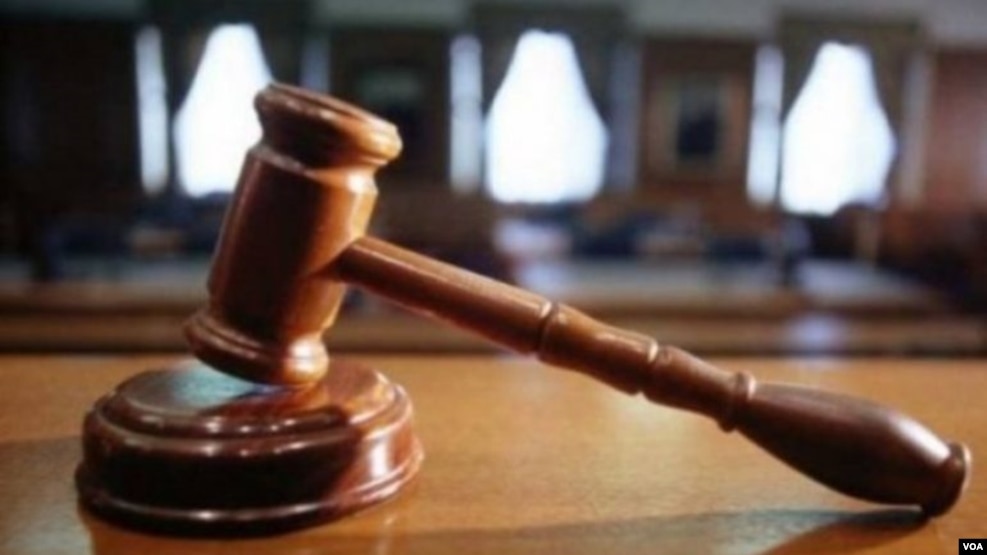 Gjyqtari kërkon favore seksuale