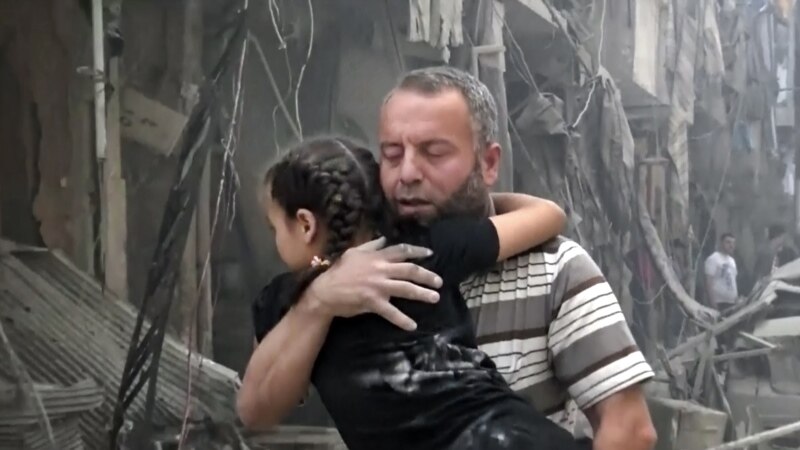 Des habitants d'Alep fuient l'enfer des bombardements