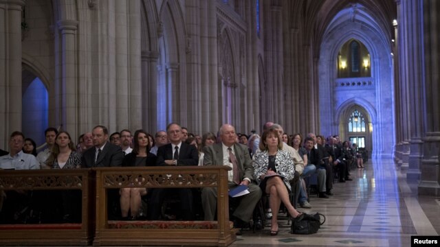 La catedral, cuyo nombre oficial es San Pedro y San Pablo, es la sede de la Iglesia Episcopal en Estados Unidos y la sexta catedral más grande del mundo.