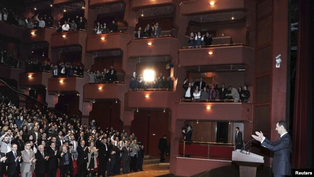Apoteósica fue la llegada del presidente Bashar al-Assad en el teatro de Ópera de Damasco este 6 de enero.