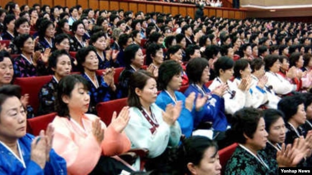 2005년 북한 평양 인민문화궁전에서 개최된 제3차 전국어머니대회.