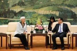 中國總理李克強在北京人民大會堂接見國際貨幣基金組織總幹事拉加德。 （2014年3月24日）