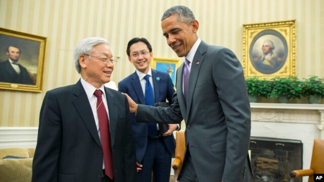 Tổng Bí thư Đảng Cộng sản Việt Nam Nguyễn Phú Trọng hội kiến Tổng thống Mỹ Barack Obama tại Tòa Bạch Ốc hôm 7/7/2015.