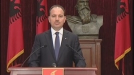 Presidenti Nishani ktheu aktin normativ për nëpunësit civil
