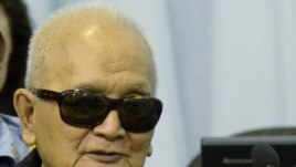 Nuon Chea, nhân vật số 2 của Khmer Đỏ, đã được đưa vào bệnh viện hôm 13 tháng 1 sau khi ngã quỵ tại địa điểm giam giữ của tòa án.