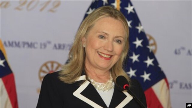 Ngoại trưởng Hoa Kỳ Hillary Clinton loan báo Hoa Kỳ sẽ cấp viện trợ cho 5 nước ASEAN nhằm hỗ trợ các chương trình giáo dục, y tế, và môi trường