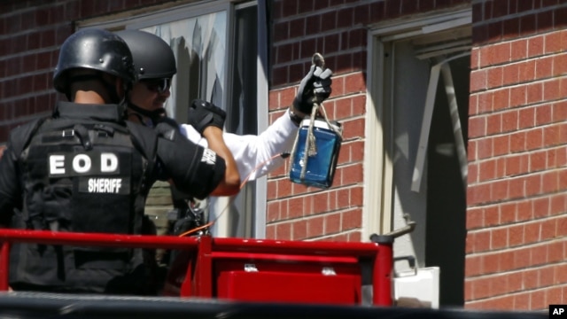 Una cuadrilla especializada tuvo que desactivar los explosivos del apartamento sin destruir la evidencia que podía haber allí.