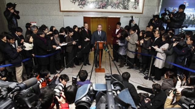 Kurt Campbell, the U.S. assistant secretary of state for East Asian and Pacific Affairs, top center, speaks to the media after meeting with South Korean Foreign Minister Kim Sung-hwan in Seoul, South Korea, January 5, 2012.