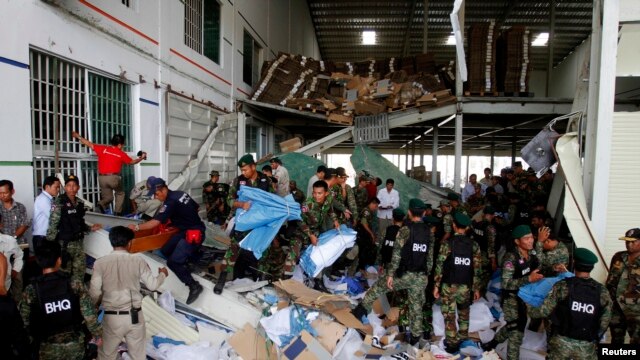 Rescue workers and soldiers search through a site of the accident in a shoe factory in the Kong Pisei district of Kampong Speu province, 50 km (30 miles) west of the capital, Phnom Penh, May 16, 2013.