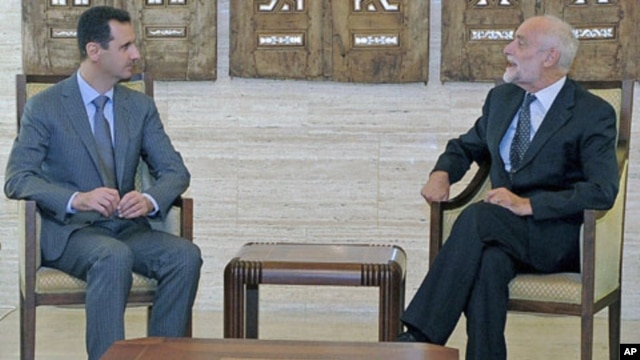 Syria's President Bashar al-Assad (L) meets Jakob Kellenberger, president of the International Committee of the Red Cross [ICRC], in Damascus, Syria, September 5, 2011.
