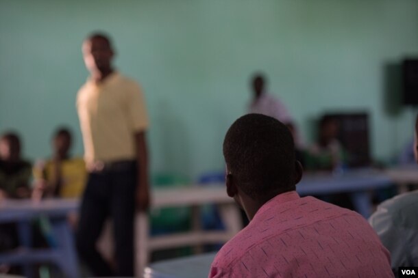 A teacher, himself a former Al-Shabab member, instructs fellow defectors at a rehabilitation center for former militants in Baidoa, Somalia, Sept. 17, 2016. (Photo: J. Patinkin/VOA)