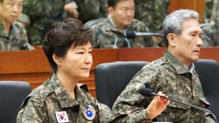 韩国总统朴槿惠（左）