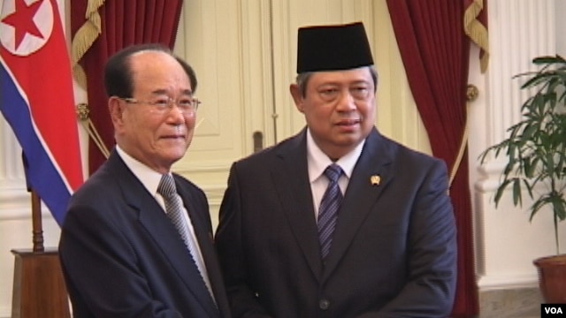 Presiden SBY menerima kunjungan Kim Yong-Nam di Istana Merdeka, Selasa siang 15/5 (foto: Alina Mahamel).