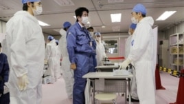 Novi japanski premijer Šinzo Abe tokom obilaska nuklearne elektrane Fukušima