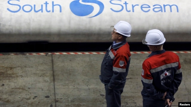 Employees stand near pipes made for the South Stream pipeline at the OMK metal works in Vyksa in the Nizhny Novgorod region, April 15, 2014. 