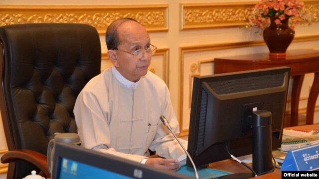 သမၼတဦးသိန္းစိန္ ဘ႑ာေရးေကာ္မရွင္ အစည္းအေဝး တက္ေရာက္ေနစဥ္။ (ေနျပည္ေတာ္၊ ျမန္မာ) သတင္းမွတ္တမ္း- သမၼတ႐ံုး