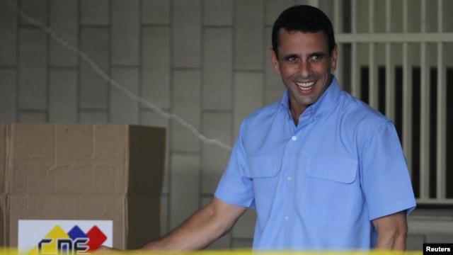 Ông Henrique Capriles bỏ phiếu trong cuộc bầu cử thống đốc bang, 16/12/12