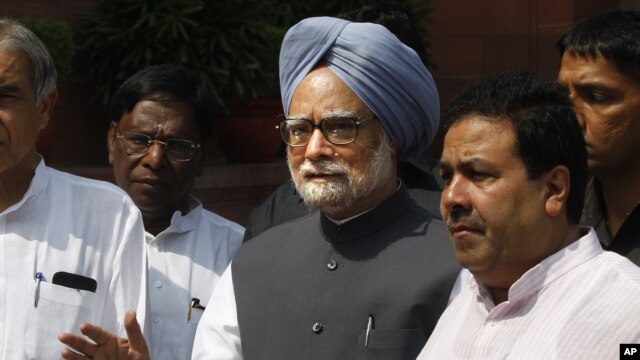 Thủ tướng Ấn Ðộ Manmohan Singh trong một cuộc họp báo ở New Delhi