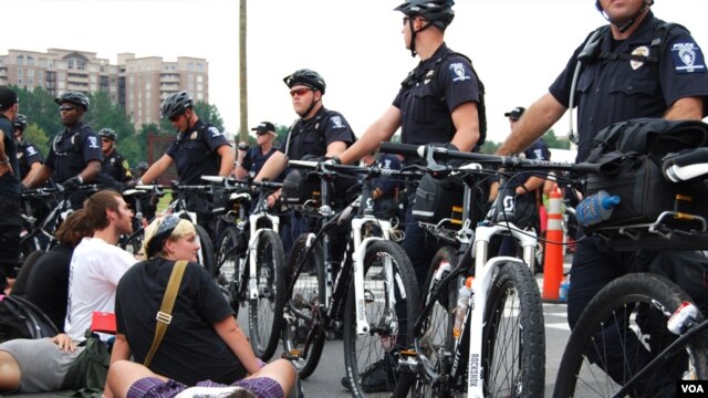 Face-à-face entre policiers et militants du mouvement "Occupy" à Charlotte