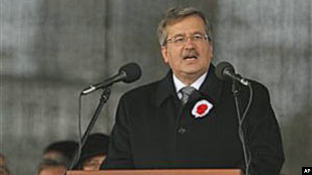 Poland's President Bronislaw Komorowski speaks during the Polish Independence Day celebrations in Warsaw, Poland, Nov 11, 2010 (file photo)