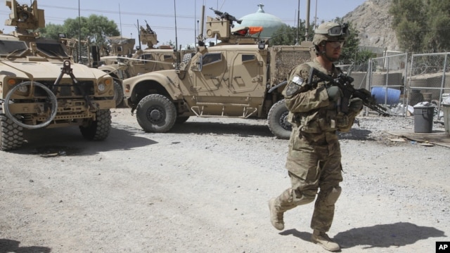 A US soldier, part of the NATO forces, patrols a police station after it was attacked by militants in Kandahar, south of Kabul, Afghanistan, June 19, 2012.