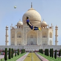Van Persie at the Taj Mahal.