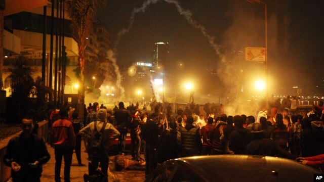 http://gdb.voanews.com/92B77FC3-C144-4465-9FD7-FFEAB8664F81_w640_r1_s_cx0_cy8_cw0.jpg
