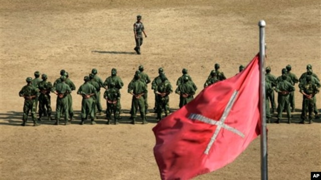 Binh sĩ mới của đội quân Ðộc lập Kachin (KIA) tại một trại huấn luyện quân sự gần Laiza.
