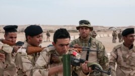 Cố vấn quân sự Mỹ huấn luyện cho lực lượng Iraq.