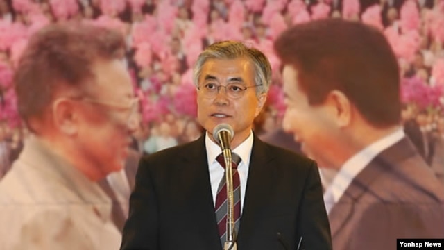 지난달 4일 104 남북정상선언 5주년 기념 토론회에 참석해 대북정책 구상을 밝히는 민주통합당 문재인 대선 후보.