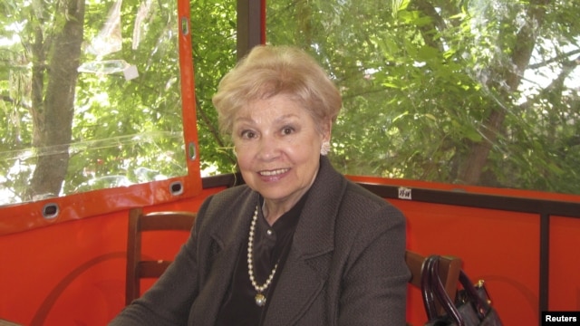 La gimnasta soviética Larisa Latynina