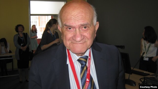 Евгений Ясин